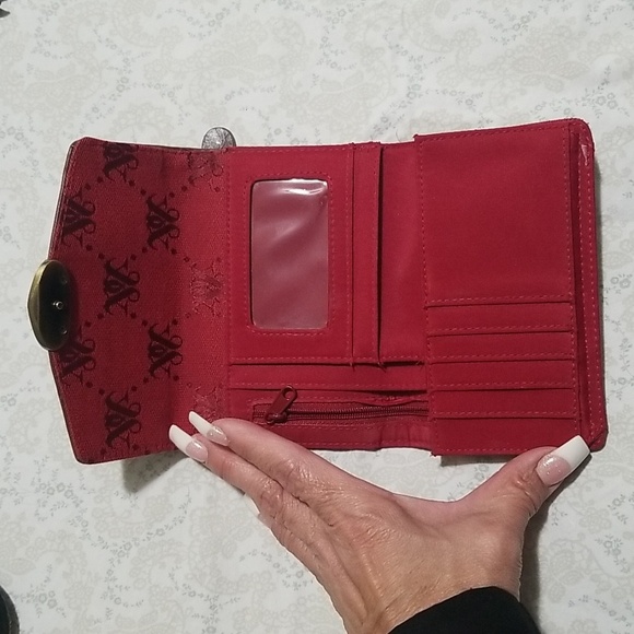 Elegant Red Wallet with Brown Accents - Picture 4 of 9